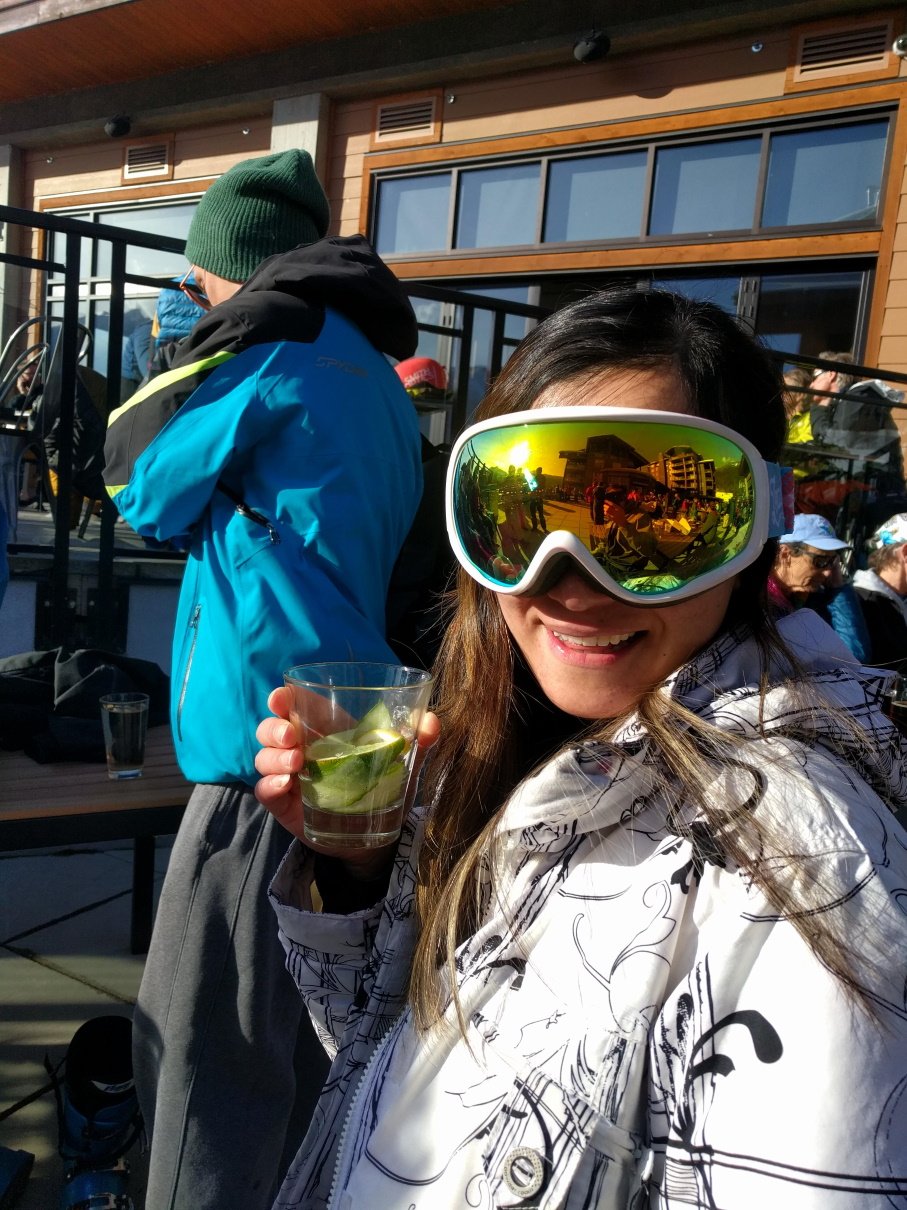 Ended the day with an open air apres ski party. Great music and a lot of fun apres1