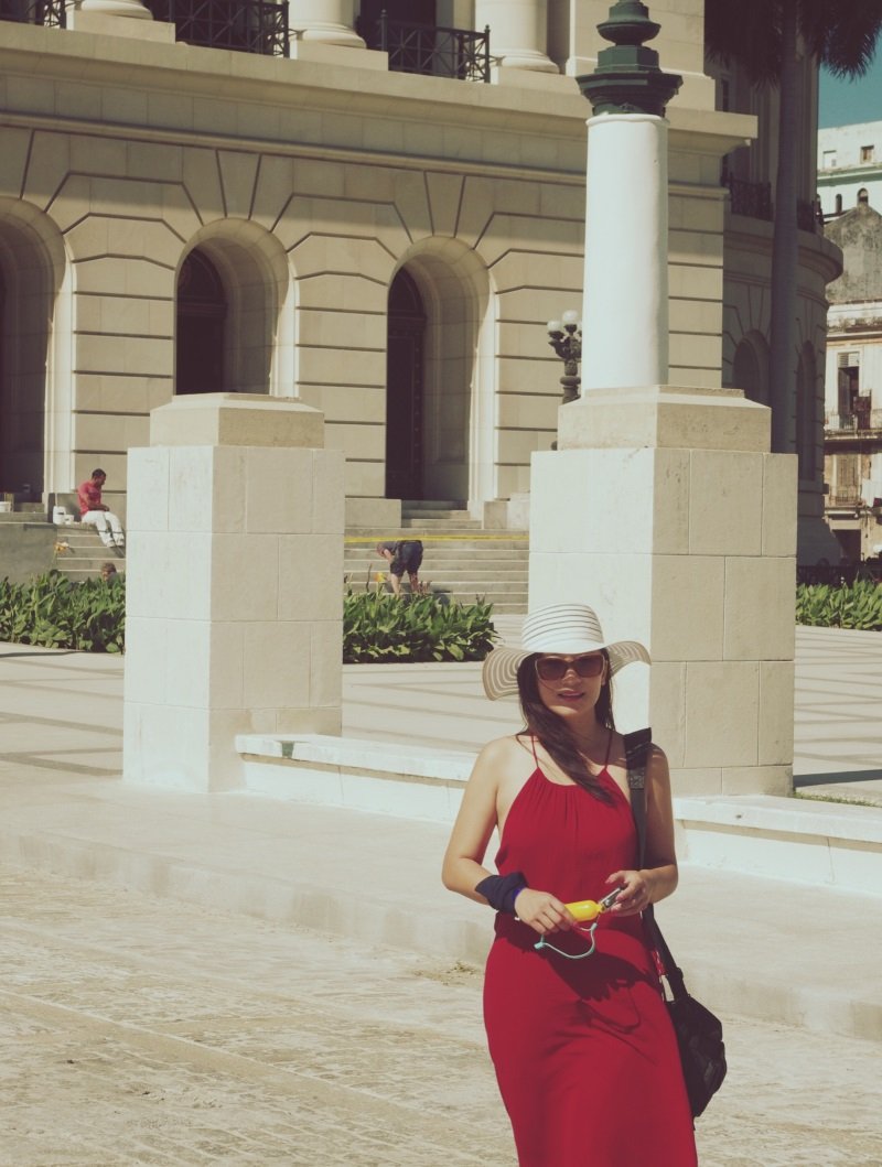 JJ in front of Museo de Bellas Artes