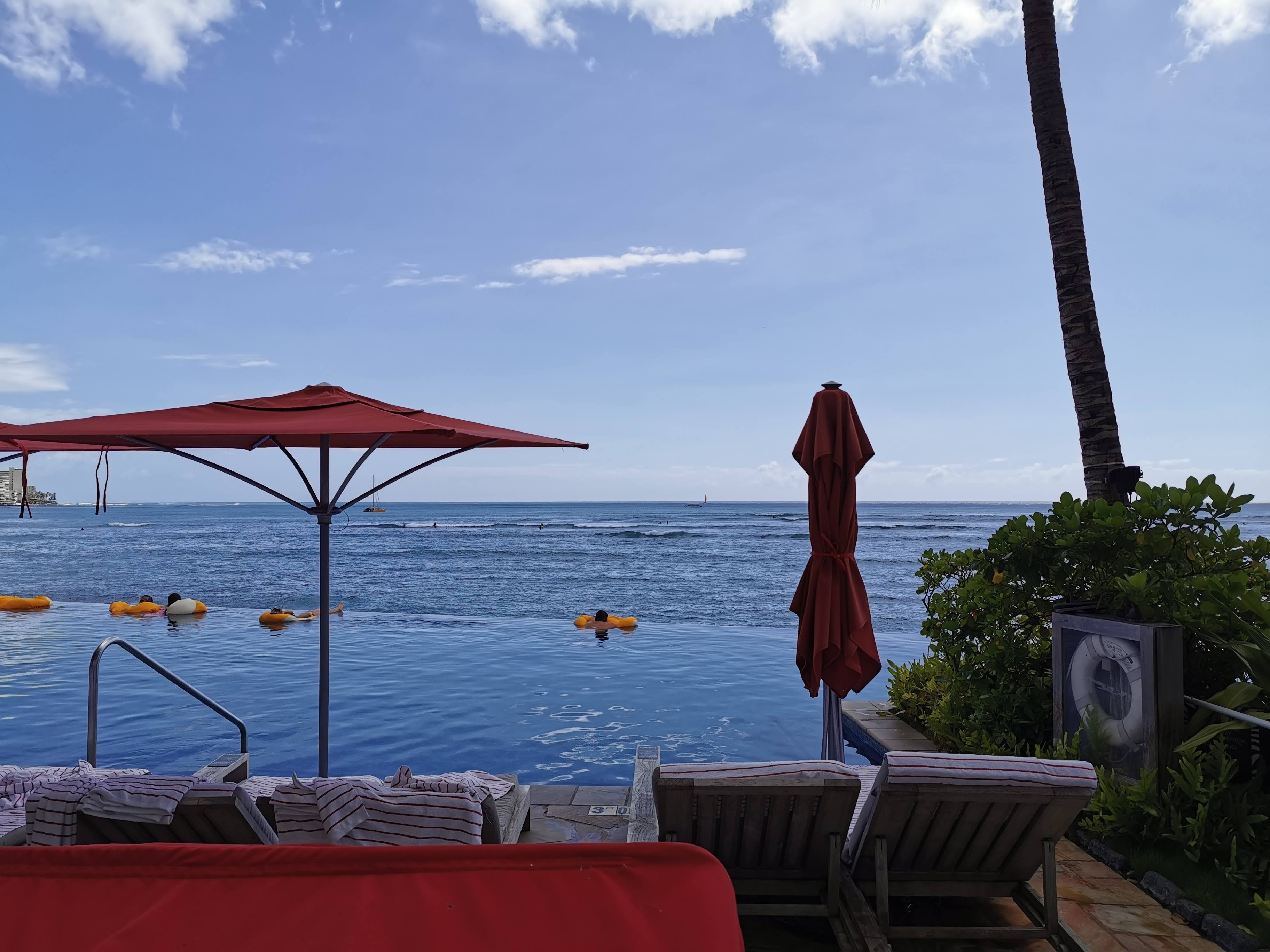 Just walking along the beach you can see all kinds of hotels with fancy pools like this one infinity pool