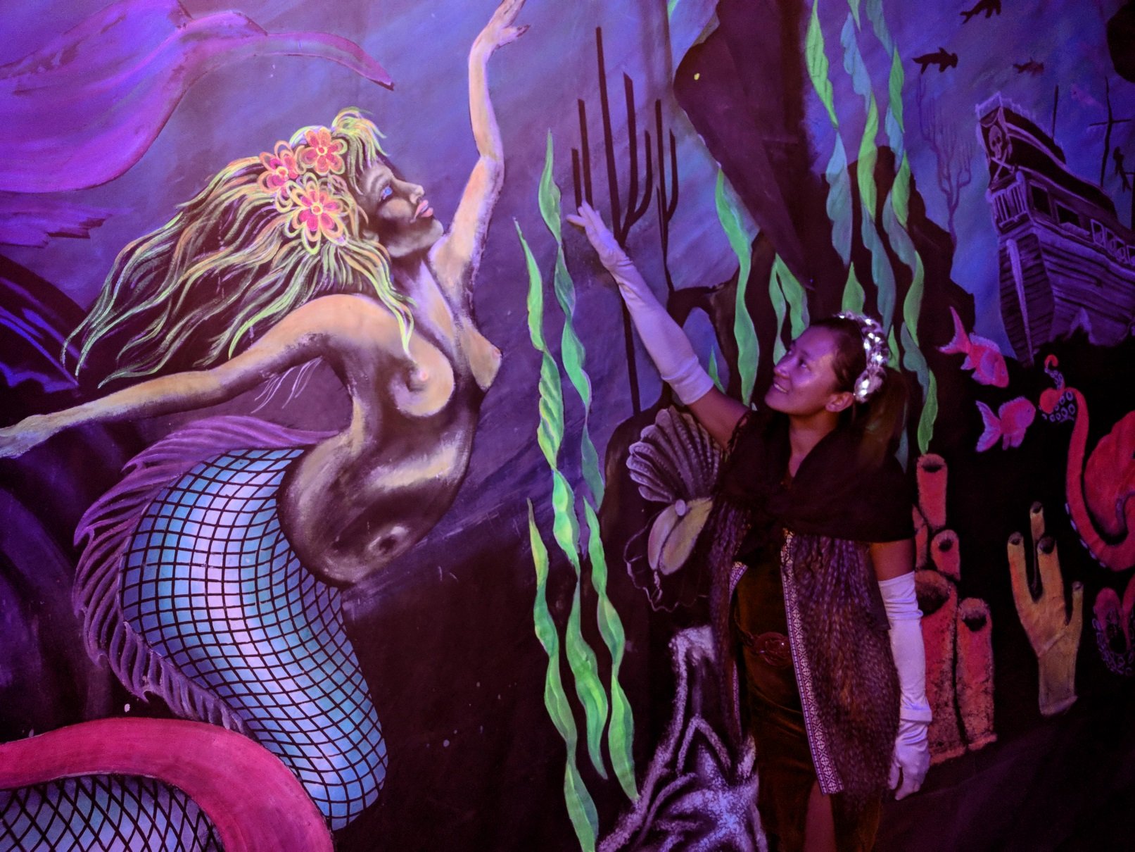 You had to wear special uv glasses to reveal paintings on the walls uv